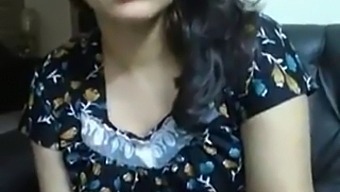A Young Indian Aunt With Large Breasts Doing Video Chat With Her Boyfriend.